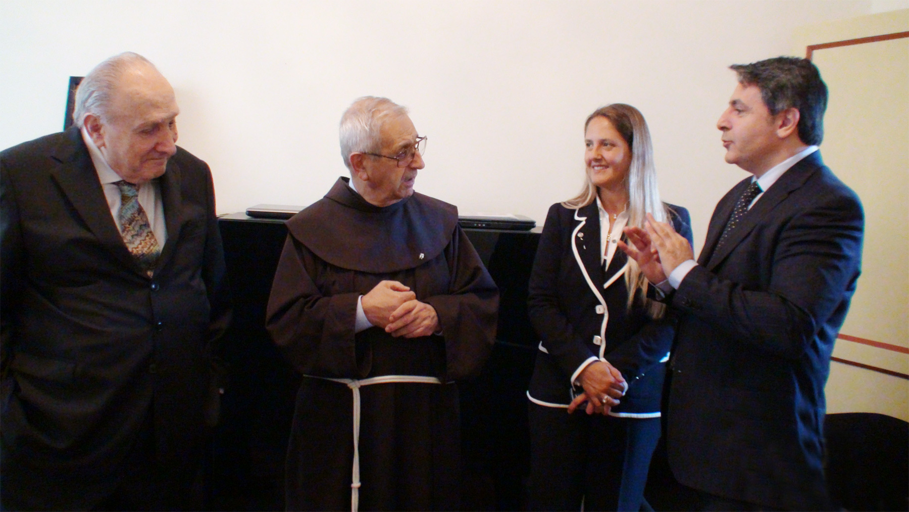 Assisi - Fabio Gallo, Viviana Normando e Fausto Cantarelli in occasione della Consegna Carta della Pace a Padre GianMariaPolidoro